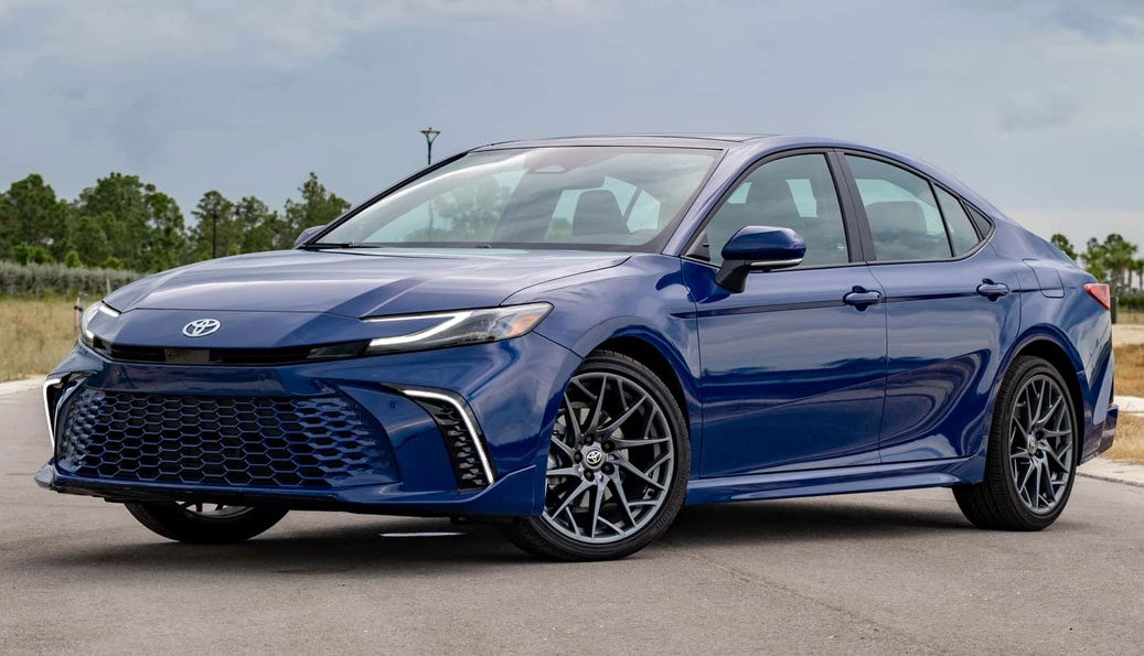 تویوتا کمری بنزینی 2 لیتر