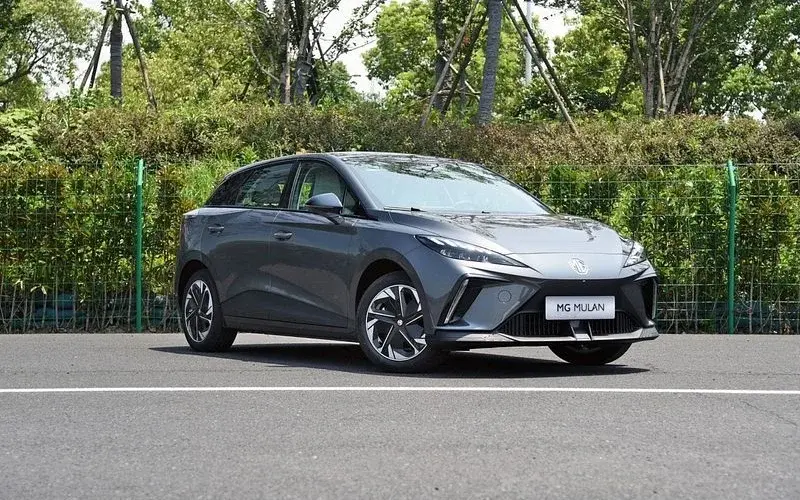 طراحی ظاهری mg 4